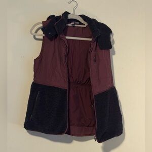 EUC Sweaty Betty Urban Sherpa Vest in Burgundy & Black US Size 6